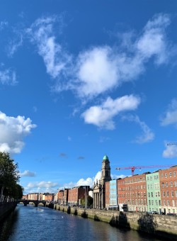Ein Bild von den Docklands in Dublin