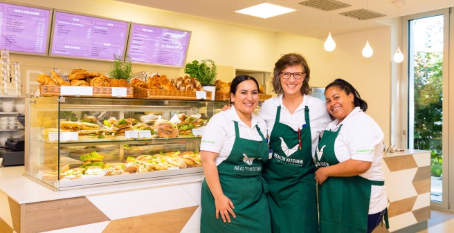 „Health Kitchen“, die Gesundheitsküche im UKE, versorgt Patienten, Angehörige und Besucher sowie Mitarbeiter auf dem ganzen Campus mit gesunden und abwechslungsreichen Speisen.