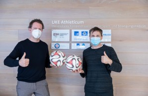 Haben Leibold im UKE Athleticum fit gemacht: Prof. Welsch (l.) und Dr. Schillings