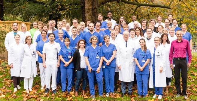Gruppenfoto der Mitarbeiter in der Klinik für Stammzelltransplantation