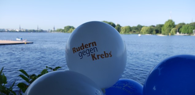 Luftballons mit Aufschrift Rudern gegen Krebs