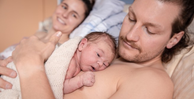 Eltern mit Neugeborenem