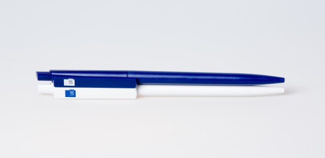 Kugelschreiber, blau und weiß